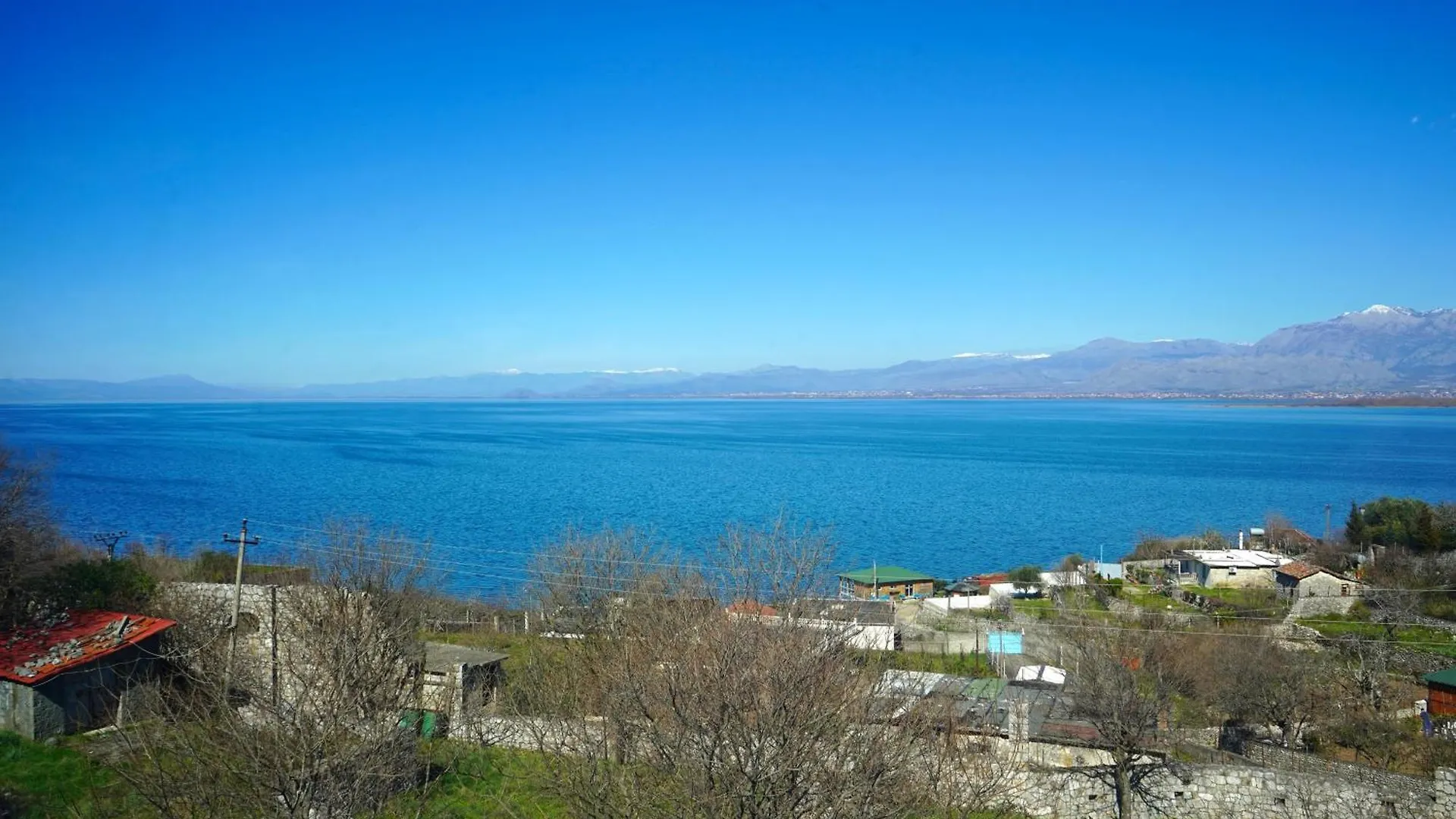 Vater By Lake Široka
